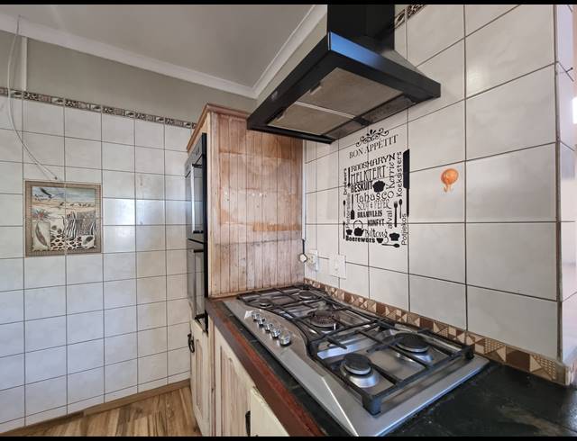 4 BEDROOM HOUSE FOR SALE IN TABLE VIEW